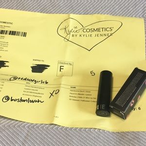 Kylie Cosmetics Makeup - New Kylie Creme Lipstick in Haunt It Kylie Cosmetics Makeup - New Kylie Creme Lipstick in Haunt It